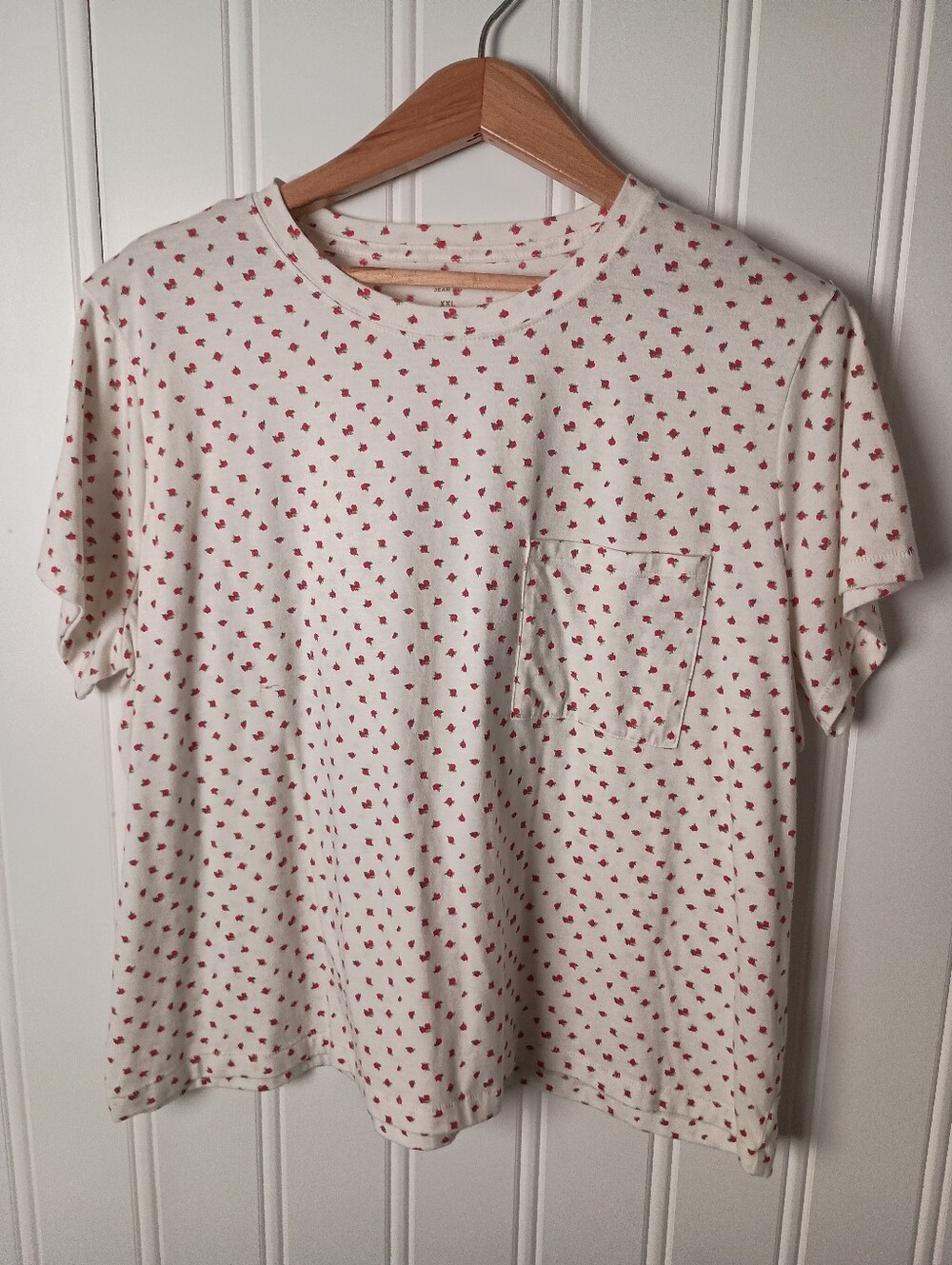 Arizona Jean Co.- White Tee with Red Rose Print- Size XXL
